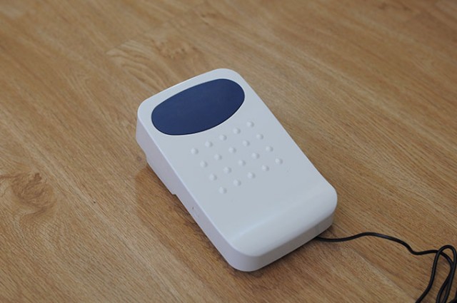 很有質感的腳踏板,前方貼心的加上止滑墊