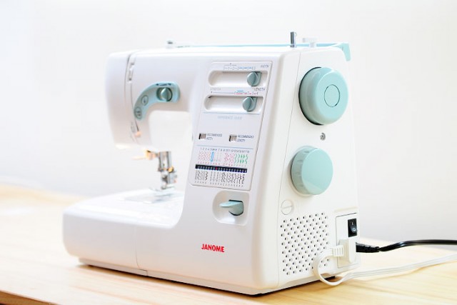 Janome 5031S 側面照