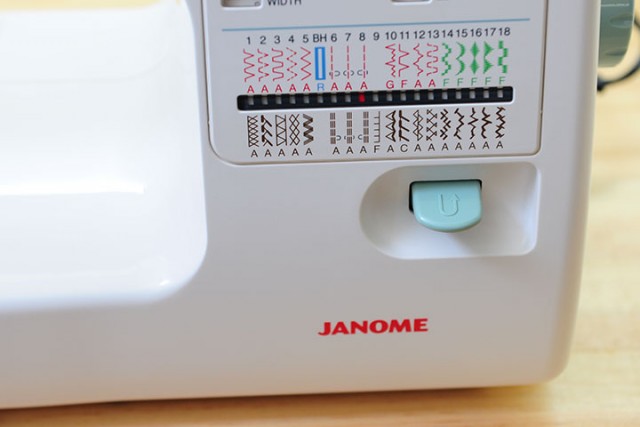 Janome 5031S 方便的迴針壓把