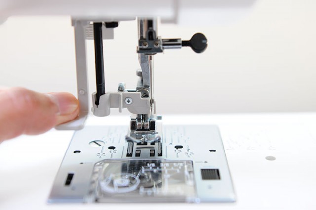 Janome 5031S 自動穿線器