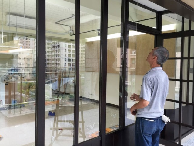 手作工作室裝玻璃