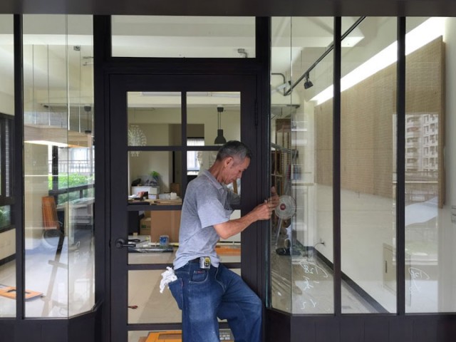 手作工作室裝玻璃