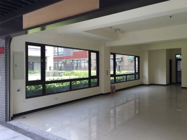 從室內看出去的窗景