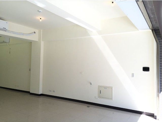 洞洞板牆及車縫區空景