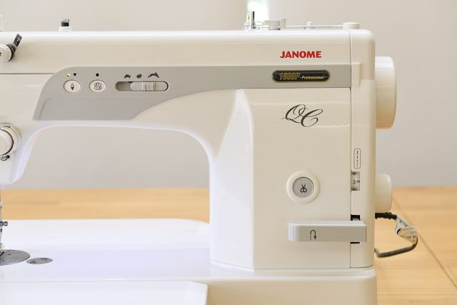 janome1600p-qc 剪線及調整鈕