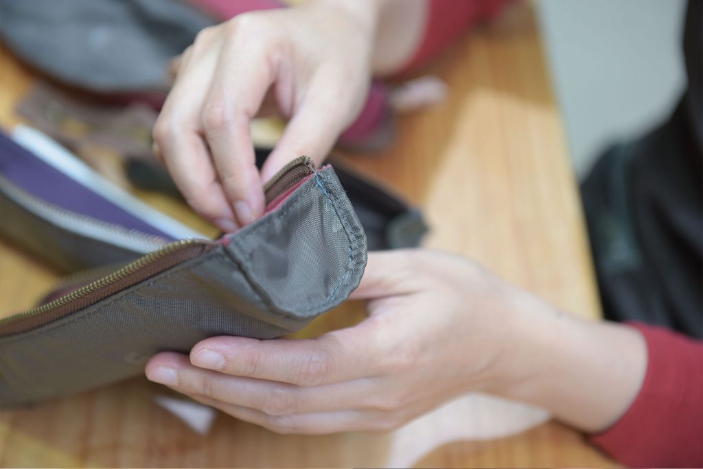 帆布筆袋裡布收邊