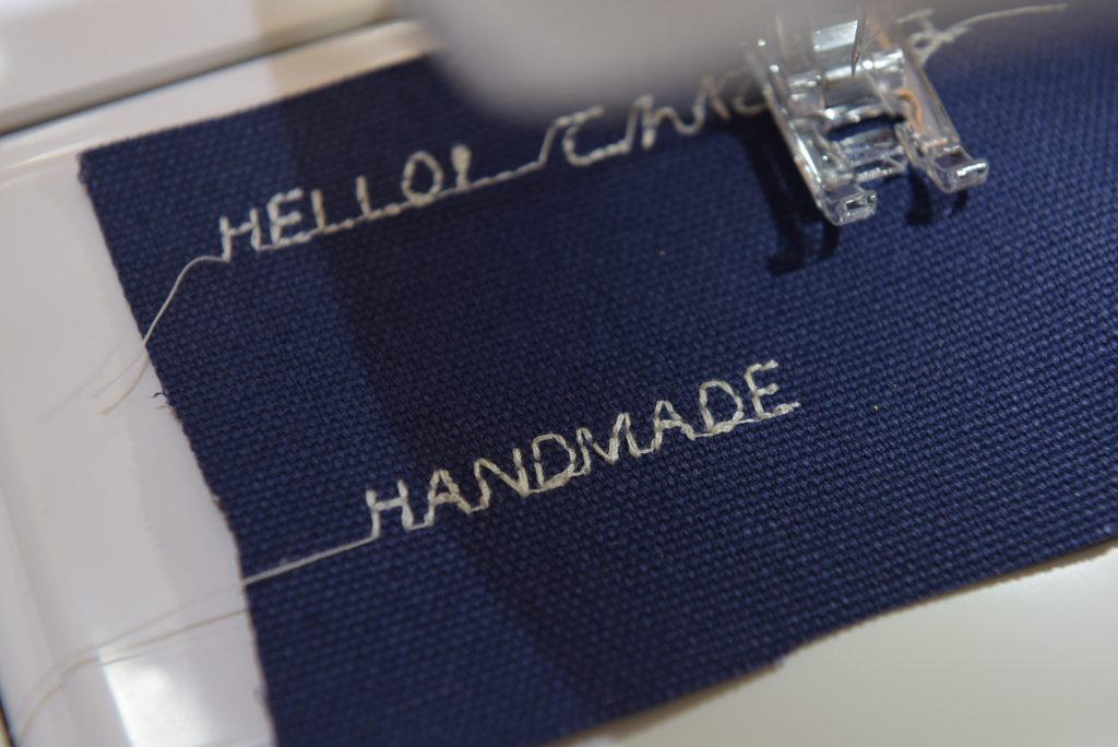 Janome A8000縫紉機-英文繡字