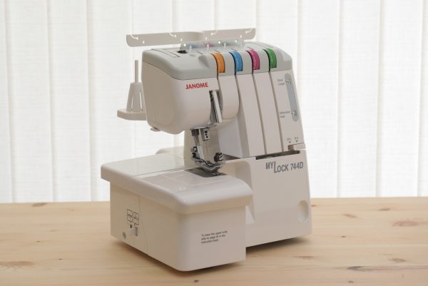 Janome 744D 拷克機