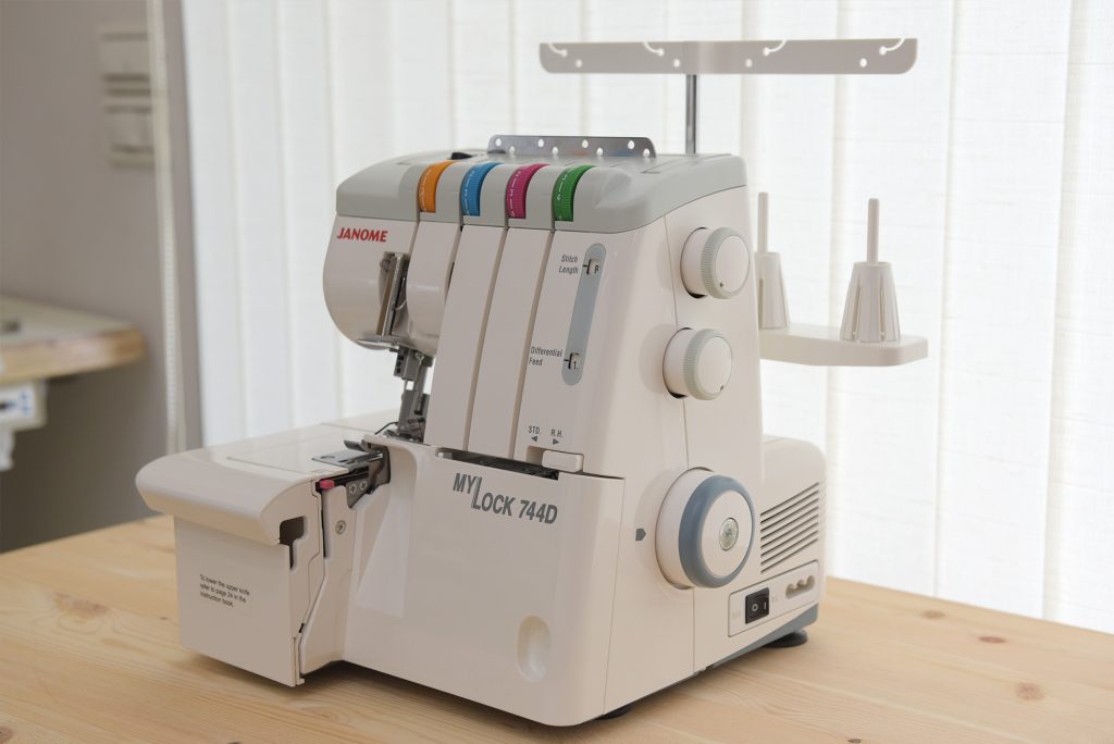 Janome 744D 拷克機